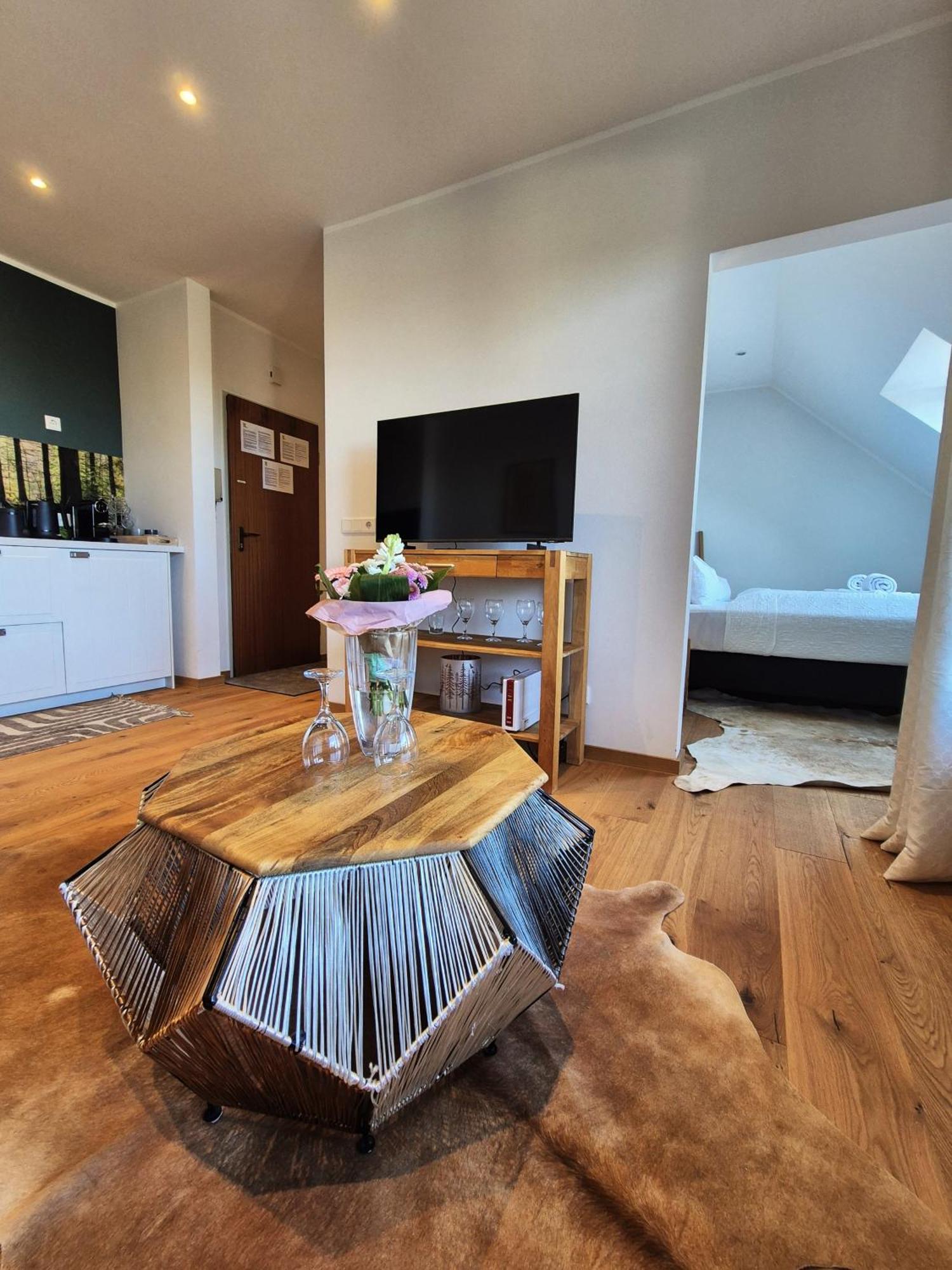 Apartment 21138